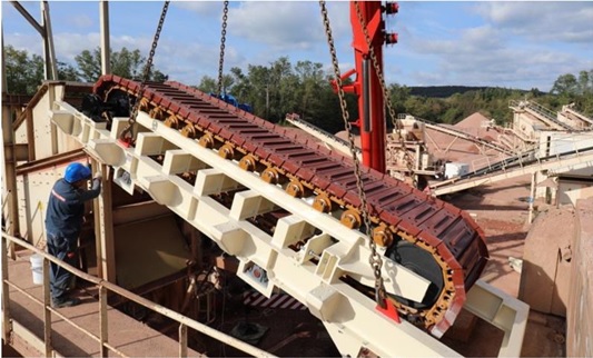 Installation of a new steel deck feeder in a massive rock quarry